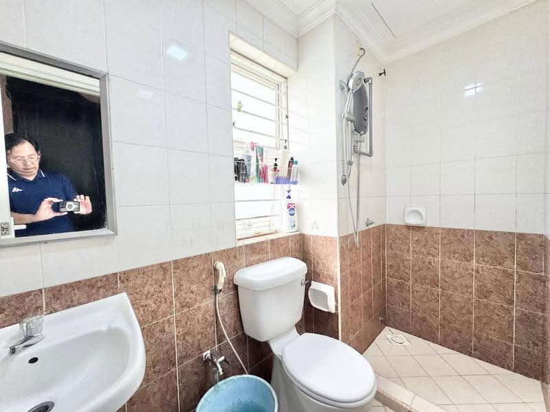 Kondominium untuk Dijual di Desa Impiana - Nurul Ain Muharam - Bathroom - PropertyGuru.com.my