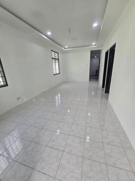 1-storey Terraced House for Sale in Bandar Putra Kulai (Kulai) - Daniel Yong - Living Room - PropertyGuru.com.my