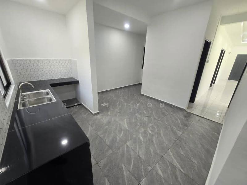 1-storey Terraced House for Sale in Bandar Putra Kulai (Kulai) - Daniel Yong - Kitchen - PropertyGuru.com.my