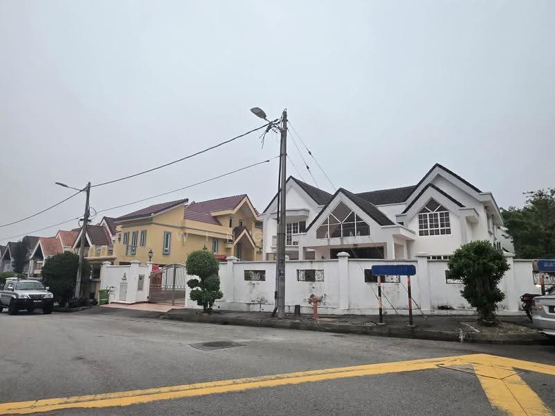 Semi-Detached House for Sale in Taman Overseas Union (Taman Oug) (Jalan Klang Lama (Old Klang Road)) - Wing Lam - Exterior - PropertyGuru.com.my
