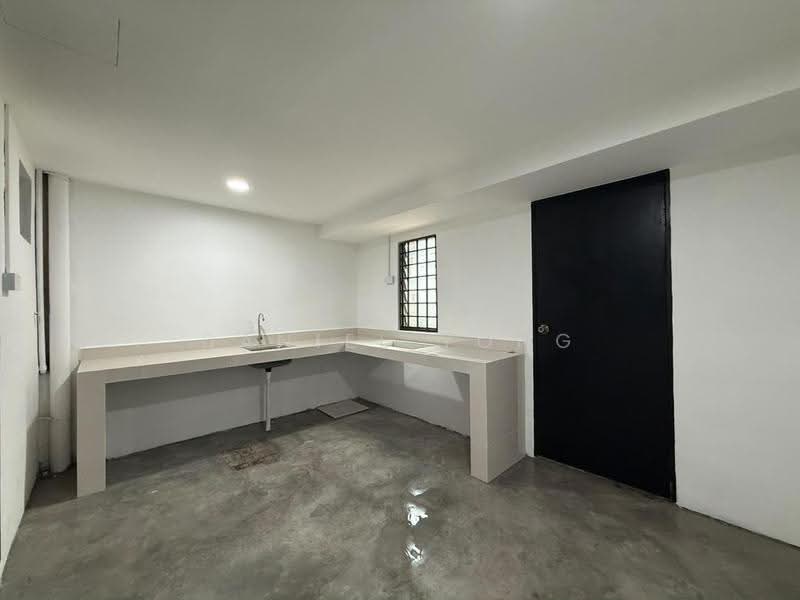 2-storey Terraced House for Sale in Taman Molek (Johor Bahru) - Daniel Yong - Kitchen - PropertyGuru.com.my