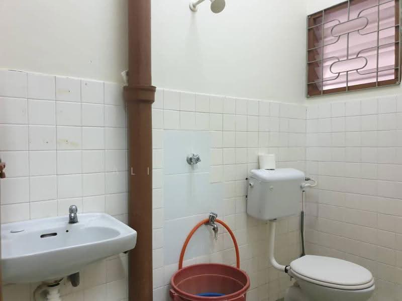 Rumah Teres 2-Tingkat untuk Disewa di SS 21, Damansara Utama (Petaling Jaya) - Alicia Soo - Bathroom - PropertyGuru.com.my