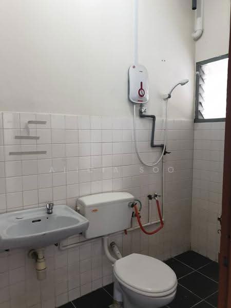 Rumah Teres 2-Tingkat untuk Disewa di SS 21, Damansara Utama (Petaling Jaya) - Alicia Soo - Bathroom - PropertyGuru.com.my