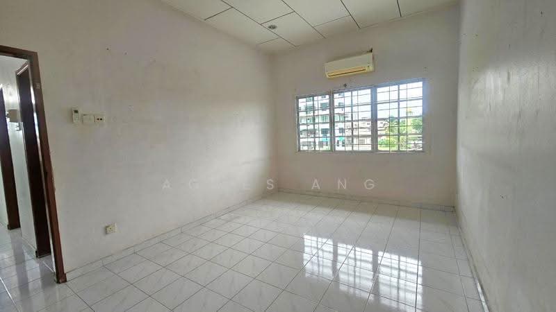Semi-Detached House for Sale in Taman Pasir Jaya (Melaka City) - Agnes Ang - Living Room - PropertyGuru.com.my