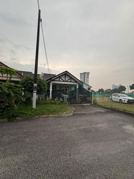 1-storey Terraced House for Sale in Taman Molek (Johor Bahru) - Nathan Chan - Exterior - PropertyGuru.com.my