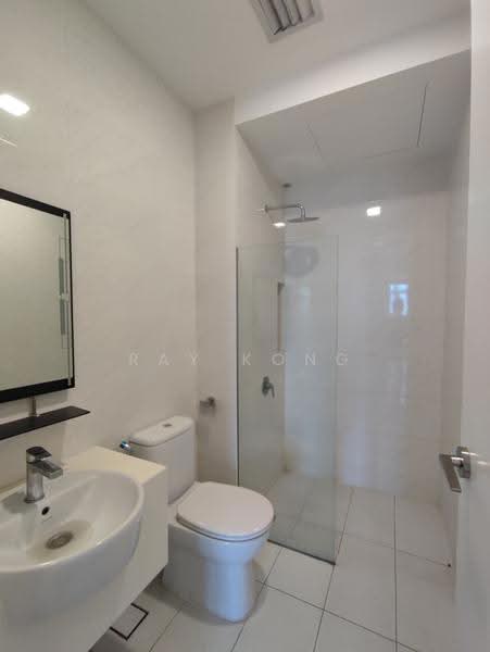 Kediaman Servis untuk Dijual di Eco Sky - Ray Kong - Bathroom - PropertyGuru.com.my