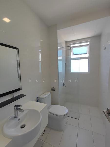 Kediaman Servis untuk Dijual di Eco Sky - Ray Kong - Bathroom - PropertyGuru.com.my