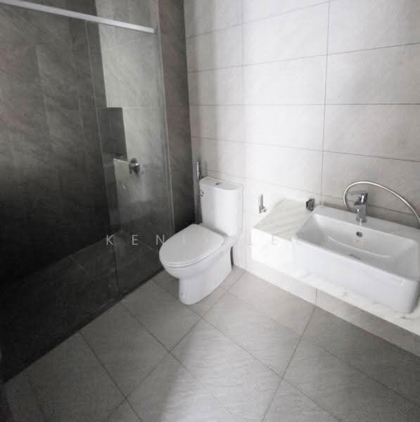 Rumah Berkembar untuk Disewa di Telok Panglima Garang (Selangor) - Kenix Lee - Bathroom - PropertyGuru.com.my