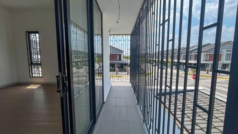 Rumah Teres 2-Tingkat untuk Disewa di Elmina (Shah Alam) - Andy Riki - Balcony - PropertyGuru.com.my