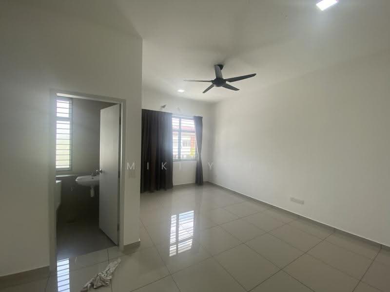 Rumah Teres 2-Tingkat untuk Dijual di Bandar Rimbayu (Telok Panglima Garang) - Miki You - Bathroom - PropertyGuru.com.my