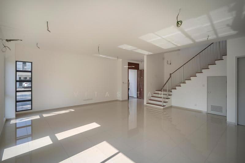 Rumah Berkembar untuk Dijual di Setia Alam (Selangor) - Vitas Tan - Living Room - PropertyGuru.com.my