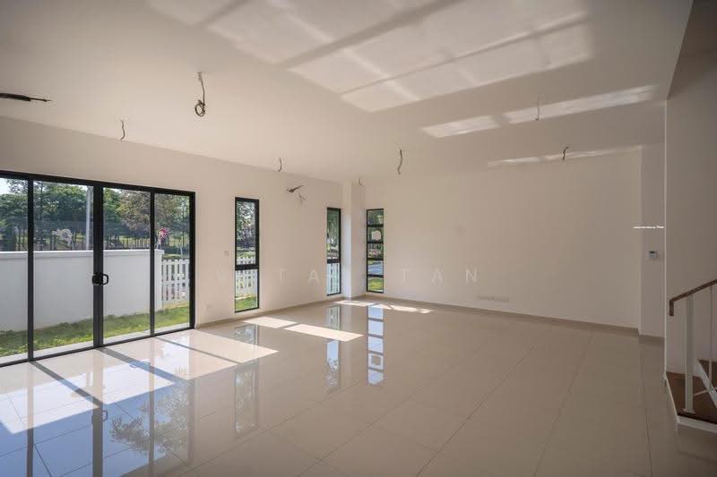 Rumah Berkembar untuk Dijual di Setia Alam (Selangor) - Vitas Tan - Living Room - PropertyGuru.com.my