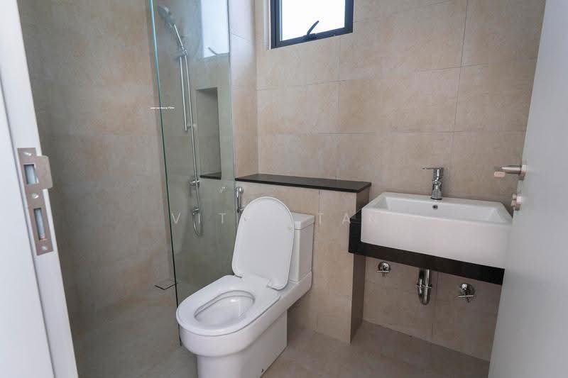 Rumah Berkembar untuk Dijual di Setia Alam (Selangor) - Vitas Tan - Bathroom - PropertyGuru.com.my