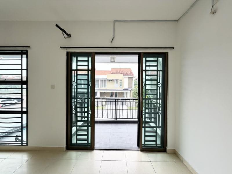 2-storey Terraced House for Sale in Bandar Dato Onn (Tebrau) - Yik Tat - Balcony - PropertyGuru.com.my