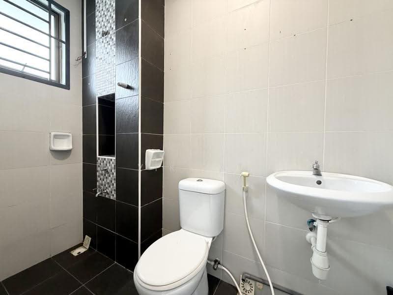 2-storey Terraced House for Sale in Bandar Dato Onn (Tebrau) - Yik Tat - Bathroom - PropertyGuru.com.my