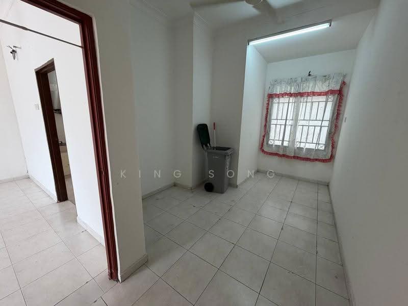 2-storey Terraced House for Sale in Taman Seri Jati (Batu Berendam) - King Song - Interior - PropertyGuru.com.my