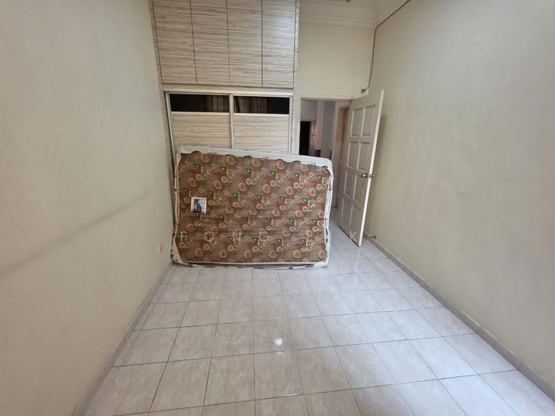 Rumah Teres 2-Tingkat untuk Dijual di Taman Desa Cemerlang (Ulu Tiram) - Fong Lik - Bedroom - PropertyGuru.com.my