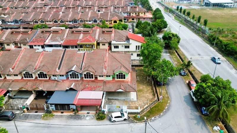 2-storey Terraced House for Sale in Taman Pelangi Semenyih (Semenyih) - Azli Ibrahim - Exterior - PropertyGuru.com.my
