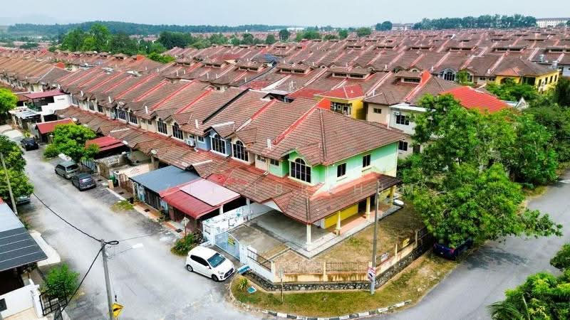 2-storey Terraced House for Sale in Taman Pelangi Semenyih (Semenyih) - Azli Ibrahim - Exterior - PropertyGuru.com.my