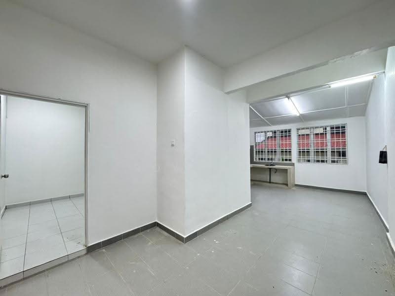 Rumah Teres 2-Tingkat untuk Dijual di Taman Puteri Wangsa (Ulu Tiram) - Royz Ng - Kitchen - PropertyGuru.com.my