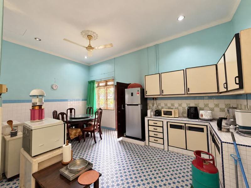 Rumah Banglo untuk Dijual di Taman Stulang Laut (Johor Bahru) - Fakhrul Imlan - Kitchen - PropertyGuru.com.my