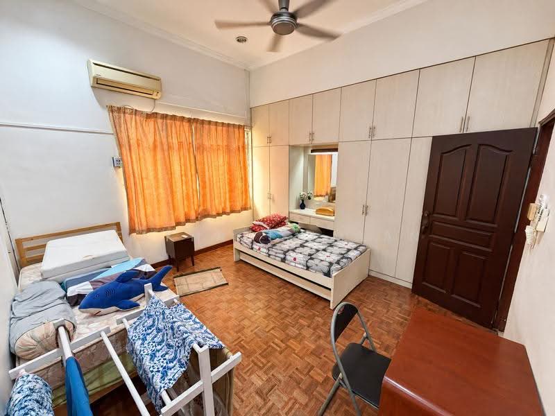 Rumah Banglo untuk Dijual di Taman Stulang Laut (Johor Bahru) - Fakhrul Imlan - Bedroom - PropertyGuru.com.my