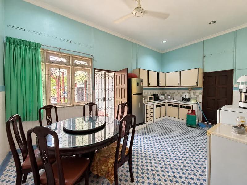 Rumah Banglo untuk Dijual di Taman Stulang Laut (Johor Bahru) - Fakhrul Imlan - Kitchen - PropertyGuru.com.my