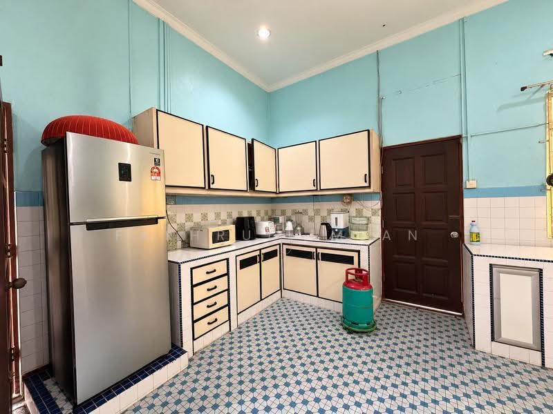 Rumah Banglo untuk Dijual di Taman Stulang Laut (Johor Bahru) - Fakhrul Imlan - Kitchen - PropertyGuru.com.my