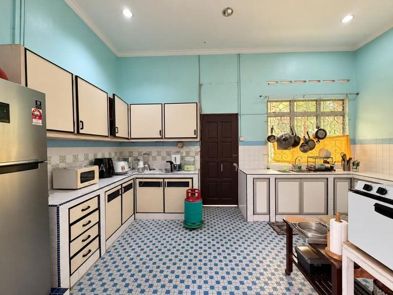Rumah Banglo untuk Dijual di Taman Stulang Laut (Johor Bahru) - Fakhrul Imlan - Kitchen - PropertyGuru.com.my