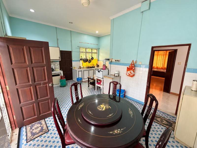 Rumah Banglo untuk Dijual di Taman Stulang Laut (Johor Bahru) - Fakhrul Imlan - Kitchen - PropertyGuru.com.my
