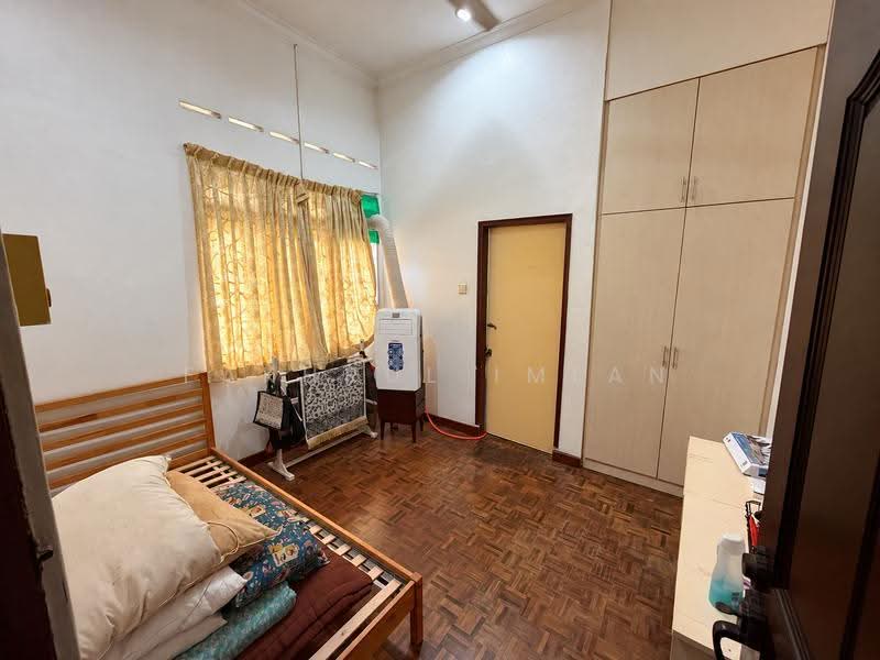 Rumah Banglo untuk Dijual di Taman Stulang Laut (Johor Bahru) - Fakhrul Imlan - Bedroom - PropertyGuru.com.my