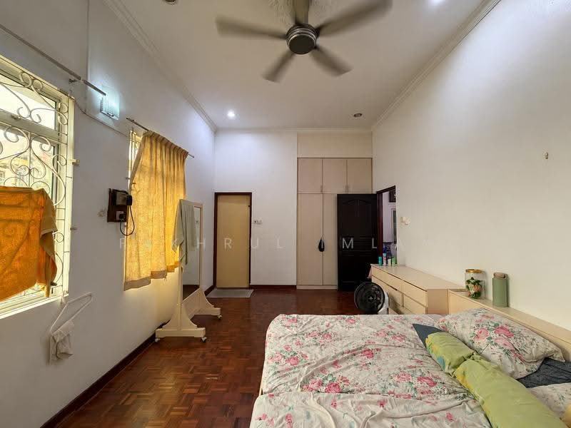 Rumah Banglo untuk Dijual di Taman Stulang Laut (Johor Bahru) - Fakhrul Imlan - Bedroom - PropertyGuru.com.my