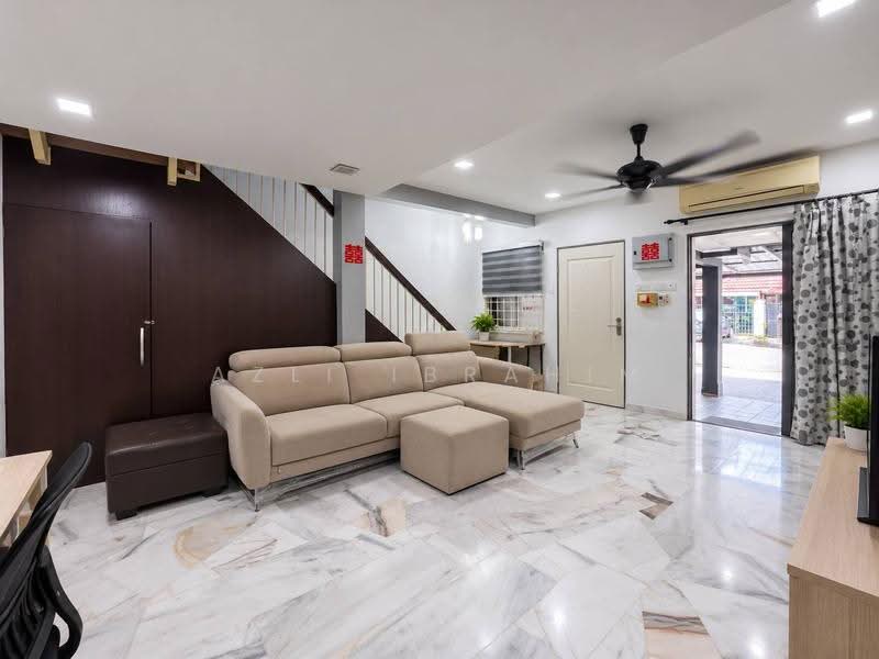 2-storey Terraced House for Sale in Bandar Baru Selayang Fasa 2a (Selayang) - Azli Ibrahim - Living Room - PropertyGuru.com.my