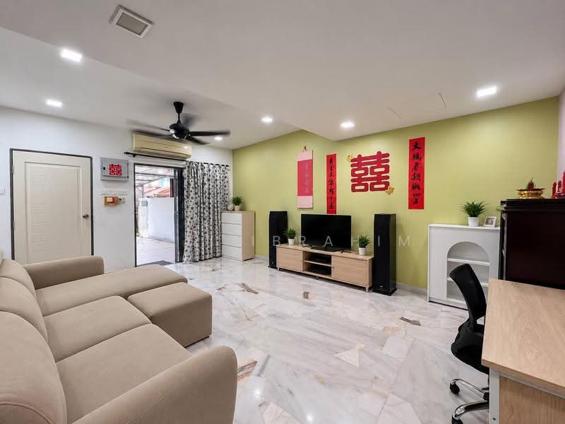 2-storey Terraced House for Sale in Bandar Baru Selayang Fasa 2a (Selayang) - Azli Ibrahim - Living Room - PropertyGuru.com.my