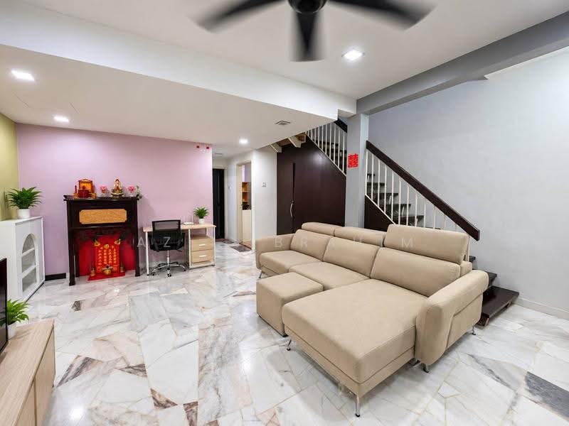 2-storey Terraced House for Sale in Bandar Baru Selayang Fasa 2a (Selayang) - Azli Ibrahim - Living Room - PropertyGuru.com.my