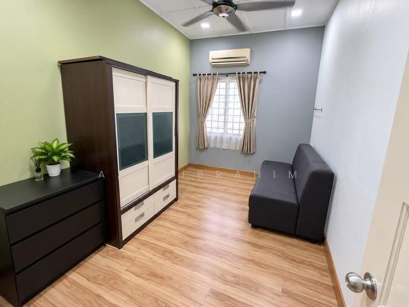 2-storey Terraced House for Sale in Bandar Baru Selayang Fasa 2a (Selayang) - Azli Ibrahim - Bedroom - PropertyGuru.com.my