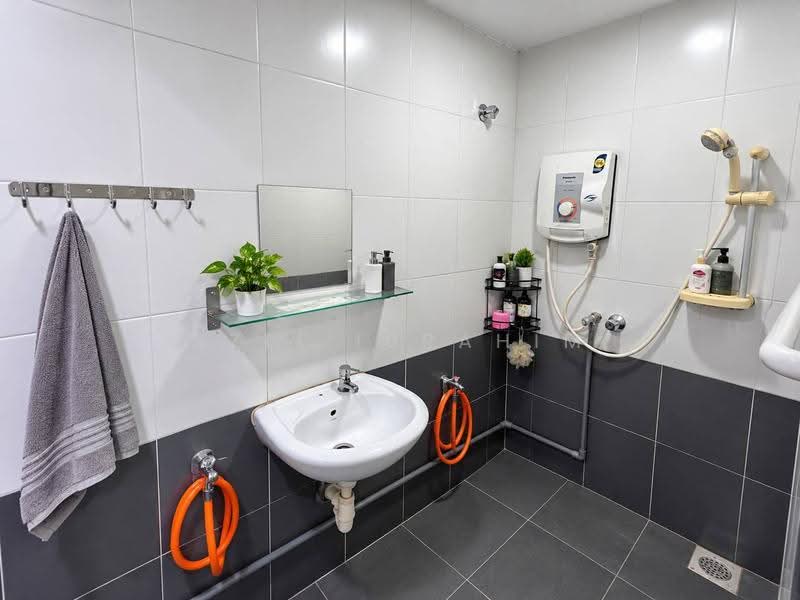2-storey Terraced House for Sale in Bandar Baru Selayang Fasa 2a (Selayang) - Azli Ibrahim - Bathroom - PropertyGuru.com.my