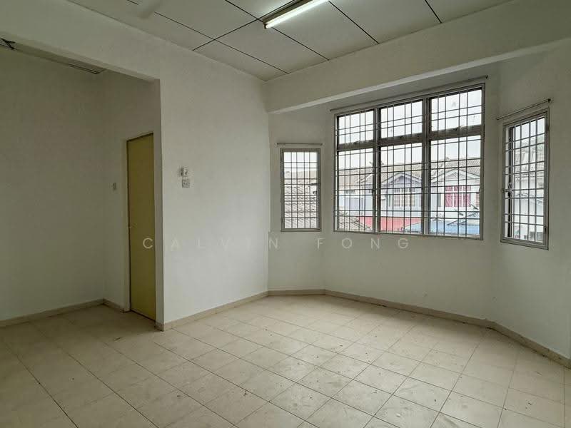 2-storey Terraced House for Rent in Bedong (Kedah) - Calvin Fong - Master bedroom - PropertyGuru.com.my