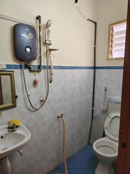 Pangsapuri untuk Disewa di Desa Palma - Michelle Hui - Bathroom - PropertyGuru.com.my