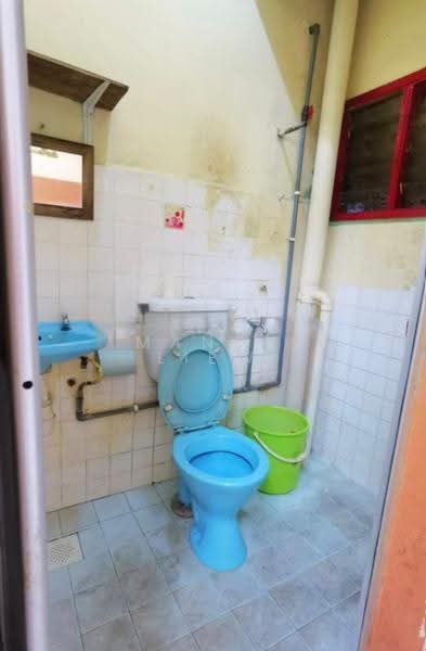 Shop for Rent in Shah Alam (Selangor) - Mandy Liew - Bathroom - PropertyGuru.com.my