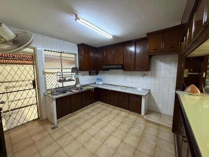 Semi-Detached House for Rent in Taman Pelangi (Johor Bahru) - Win Tan - Kitchen - PropertyGuru.com.my