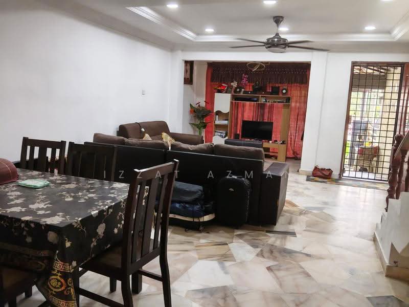 Rumah Teres 2-Tingkat untuk Dijual di Taman Sri Pelindung 1 (Kuantan) - Izzat Azman - Living Room - PropertyGuru.com.my