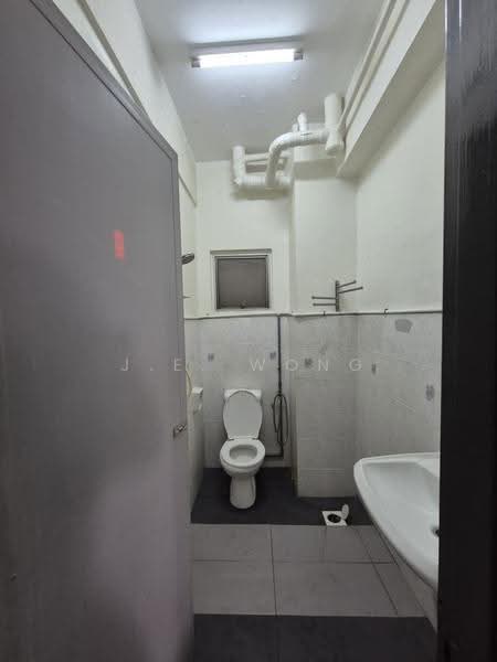 Kondominium untuk Disewa di Ridzuan Condominium - J.E. Wong - Bathroom - PropertyGuru.com.my
