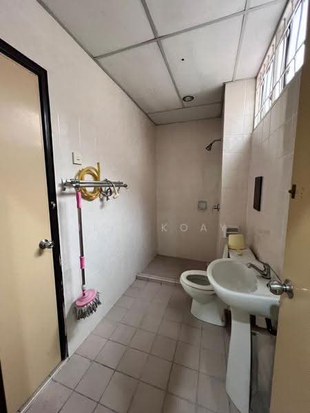 Rumah Teres 2-Tingkat untuk Disewa di Taman Desa Cahaya (Bukit Mertajam) - Jeff Koay - Bathroom - PropertyGuru.com.my