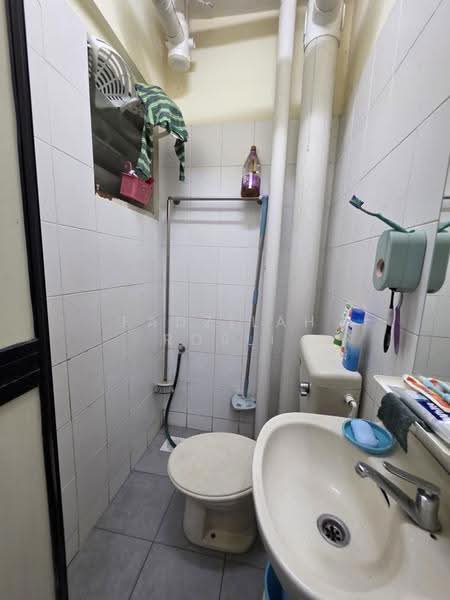 Apartment for Sale at Lakeview Apartments - Fadzilah Rosli - Bathroom - PropertyGuru.com.my