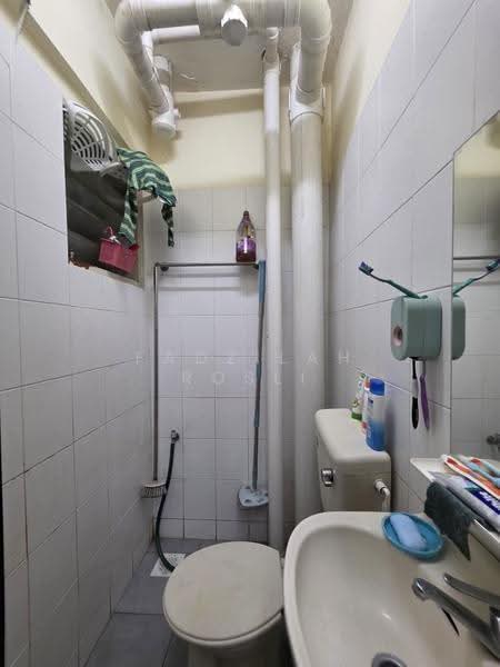Apartment for Sale at Lakeview Apartments - Fadzilah Rosli - Bathroom - PropertyGuru.com.my
