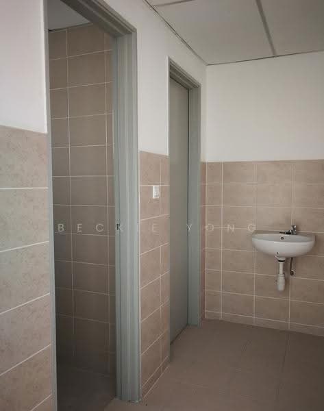 Shop / Office for Sale in Shah Alam (Selangor) - Beckie Yong - Bathroom - PropertyGuru.com.my