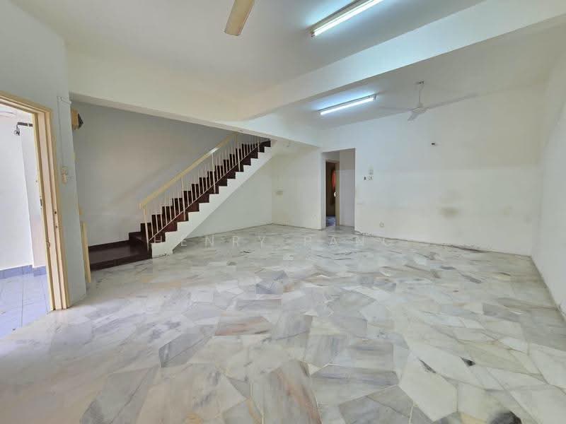 2-storey Terraced House for Sale in Bandar Indahpura (Kulai) - Henry Pang - Living Room - PropertyGuru.com.my
