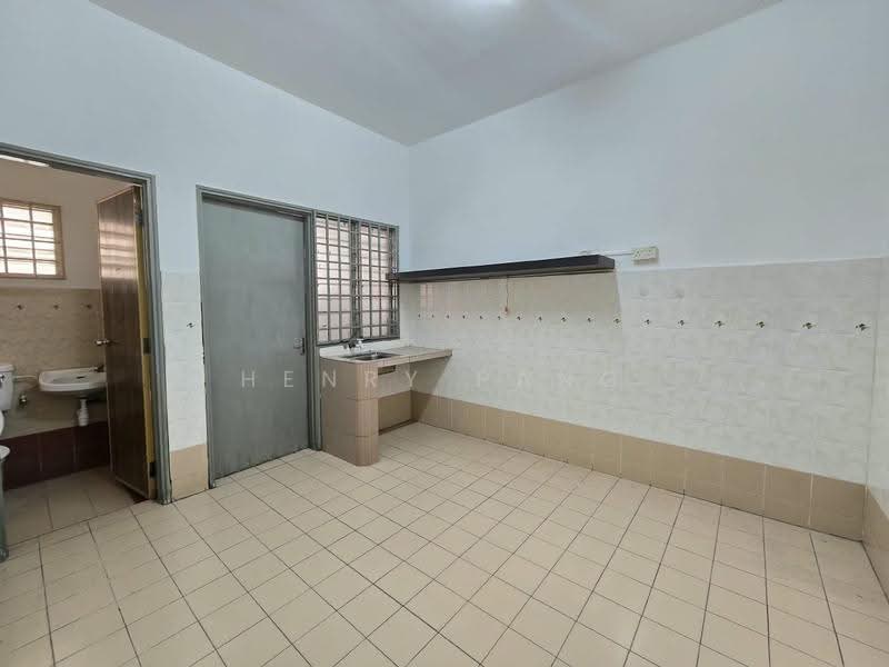 2-storey Terraced House for Sale in Bandar Indahpura (Kulai) - Henry Pang - Kitchen - PropertyGuru.com.my