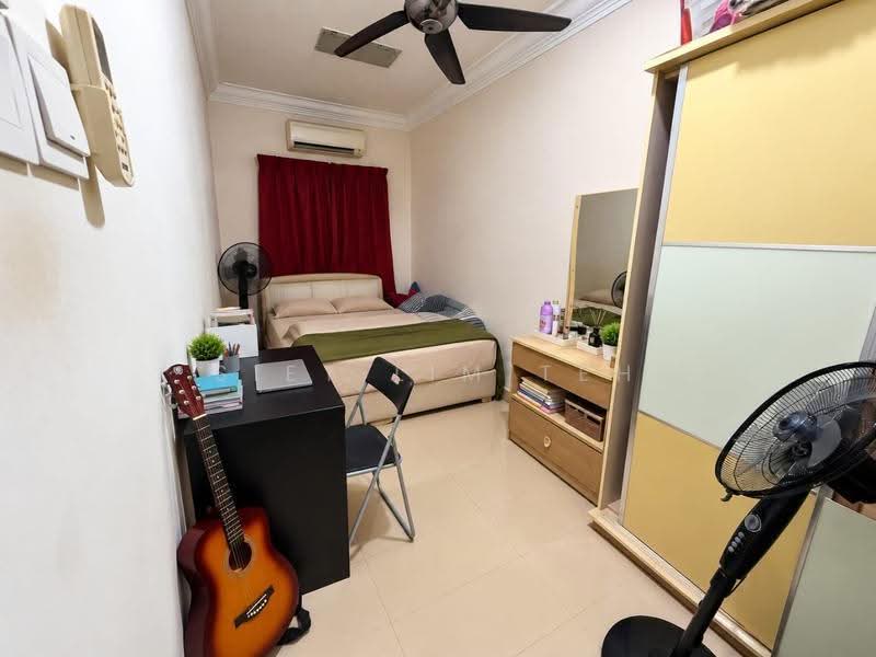 Rumah Teres untuk Dijual di Taman Aman Putra (Puchong) - Siet Lim Teh - Bedroom - PropertyGuru.com.my